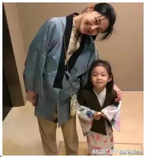 娱乐圈吃瓜两位教授视频,两位教授深度解析娱乐圈吃瓜现象